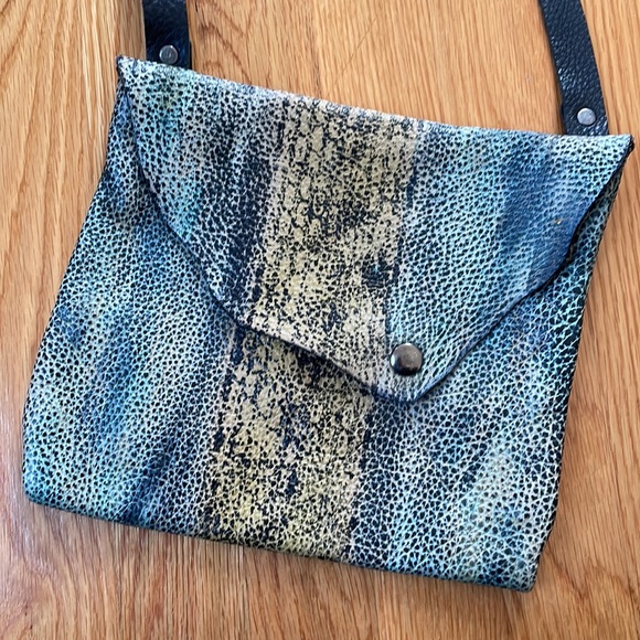 Tandy Leather handmade small crossbody blue yellow green black snap adjustable - Picture 2 of 15